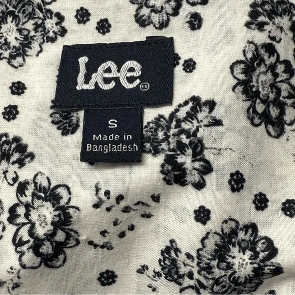 Lee Women's Frontier Oversized Fit Long Sleeve Front Button Shirt, Smoke Gray, S - Picture 5 of 7